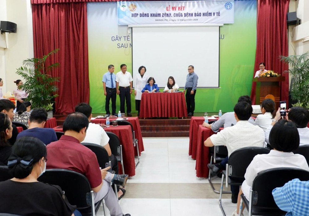 Health insurance contract signing ceremony